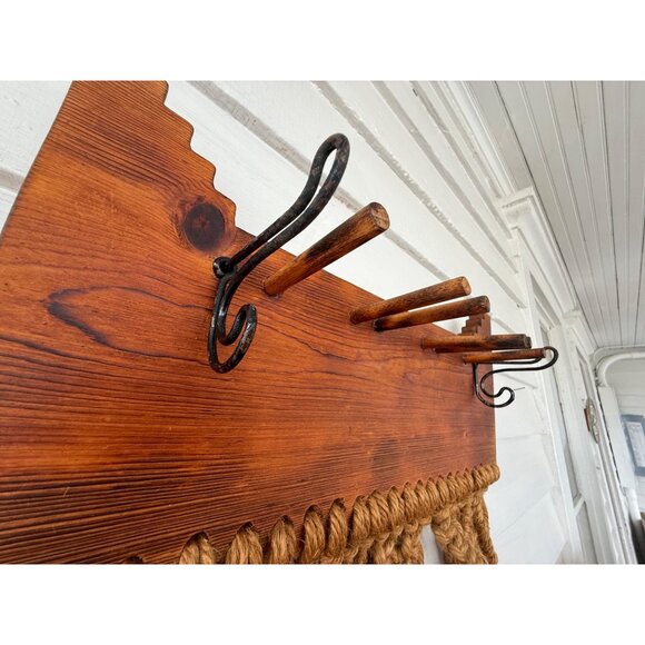 Vintage 1970s Boho Wood Jute Macarame' Wall Hanging With Hooks - Picture 5 of 16